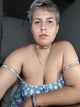 Snapshot of Yessi_rousse chatting on 05-15-26, 11:01 Yessi rousse online show from 05-15-26, 11:01