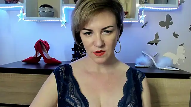 Snapshot of feliziaDesire chatting on 03-08-25, 10:00 feliziaDesire online show from 03-08-25, 10:00