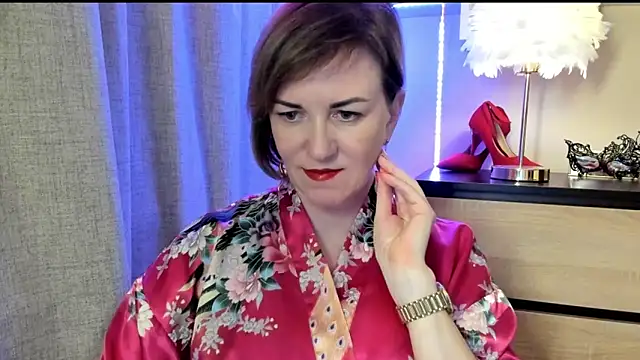 Snapshot of feliziaDesire chatting on 09-27-25, 04:23 feliziaDesire online show from 09-27-25, 04:23