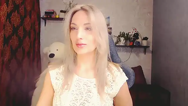 MillaXQueen online show from 03-17-25, 10:27