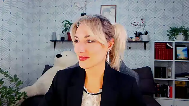 MillaXQueen online show from 10-14-25, 02:07