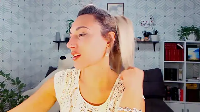 MillaXQueen online show from 10-15-25, 02:06