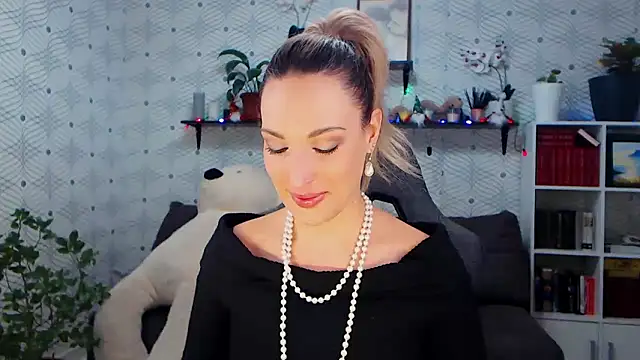 MillaXQueen online show from 01-19-26, 03:27