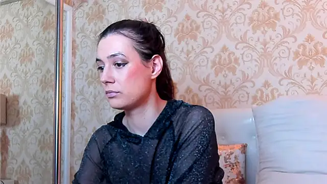 JuliaHunts online show from 07-30-26, 01:32