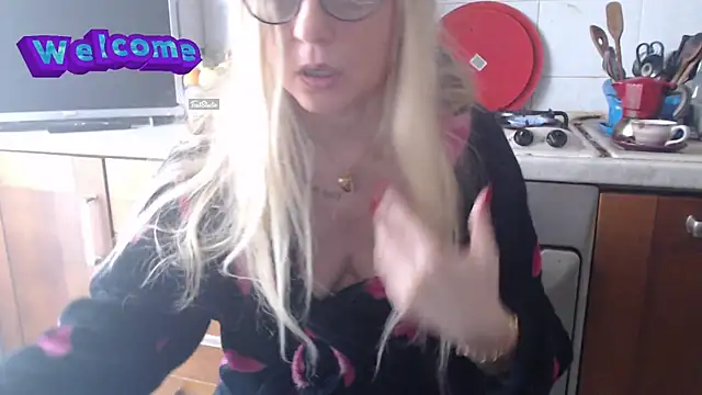 Snapshot of martachatte chatting on 02-27-25, 07:55 martachatte online show from 02-27-25, 07:55