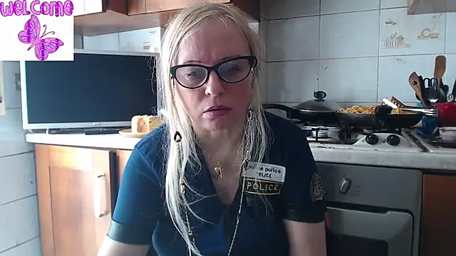 Snapshot of martachatte chatting on 03-10-25, 11:32 martachatte online show from 03-10-25, 11:32