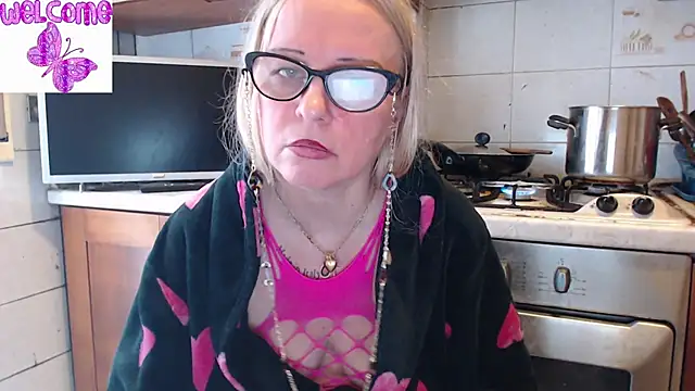 Snapshot of martachatte chatting on 03-12-25, 02:34 martachatte online show from 03-12-25, 02:34