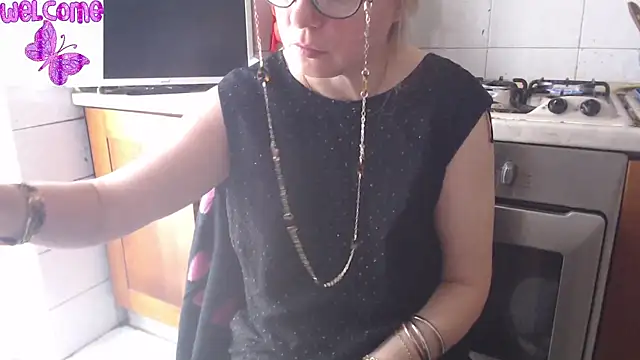 Snapshot of martachatte chatting on 03-13-25, 08:59 martachatte online show from 03-13-25, 08:59