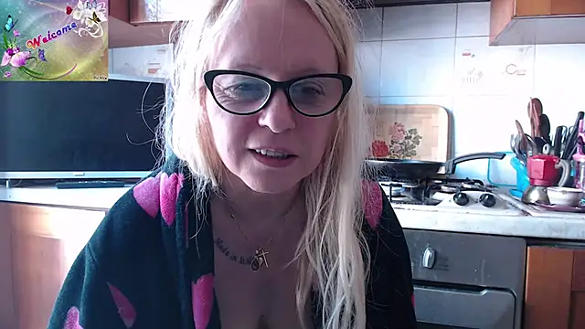 Snapshot of martachatte chatting on 09-15-25, 07:30 martachatte online show from 09-15-25, 07:30