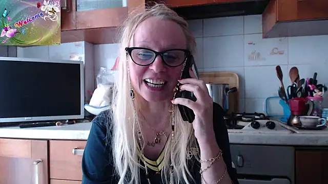 Snapshot of martachatte chatting on 09-22-25, 07:10 martachatte online show from 09-22-25, 07:10