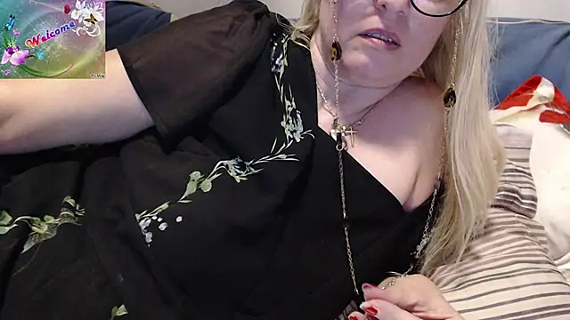 Snapshot of martachatte chatting on 09-25-25, 07:50 martachatte online show from 09-25-25, 07:50