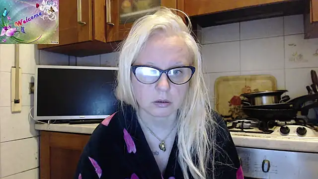 Snapshot of martachatte chatting on 10-09-25, 03:04 martachatte online show from 10-09-25, 03:04