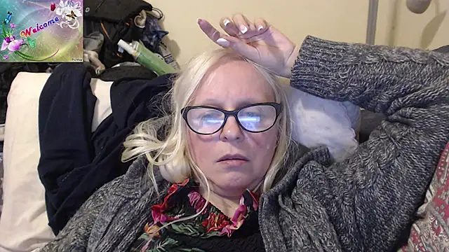 Snapshot of martachatte chatting on 10-10-25, 03:22 martachatte online show from 10-10-25, 03:22