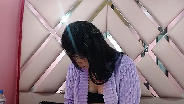 Snapshot of nathaly_low1 chatting on 11-19-25, 03:17 nathaly low1 online show from 11-19-25, 03:17