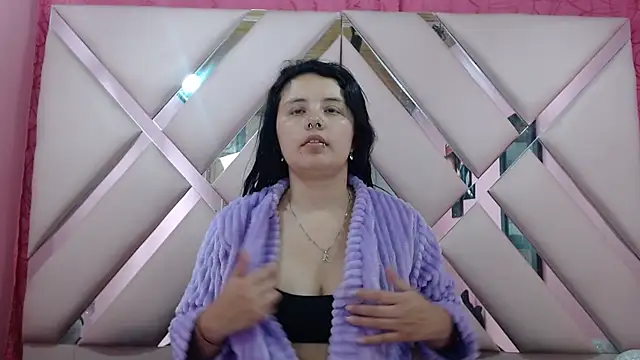 Snapshot of nathaly_low1 chatting on 11-27-25, 02:57 nathaly low1 online show from 11-27-25, 02:57