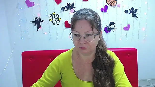 VanessaHotts online show from 02-06-25, 05:57