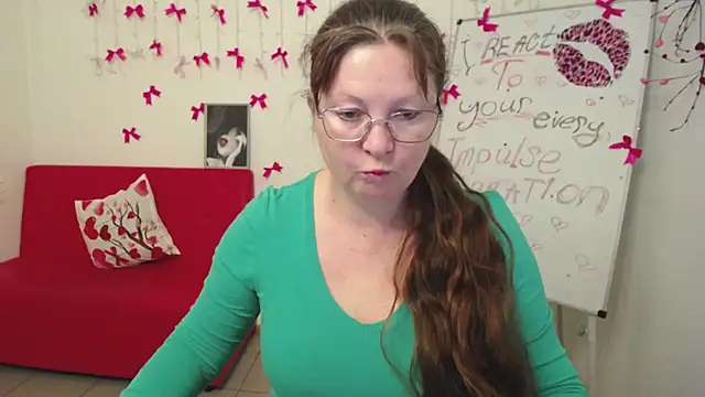 VanessaHotts online show from 03-11-26, 05:57