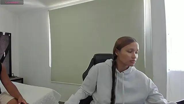 AnnieAndStefan online show from 03-01-26, 02:19