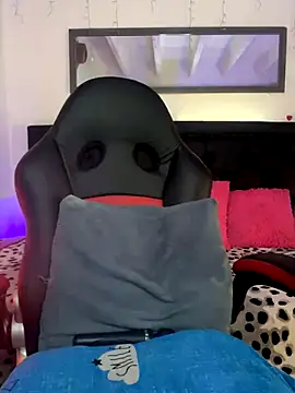 lonely shewolf online show from 11-26-25, 04:08