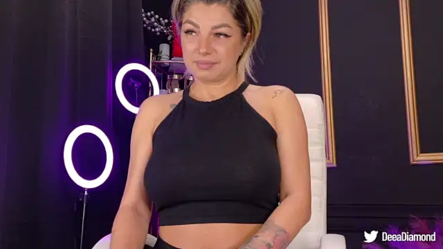 Snapshot of DeeaDiamondd chatting on 03-22-25, 07:42 DeeaDiamondd online show from 03-22-25, 07:42