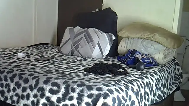 AddictiveAssCurves online show from 04-17-26, 08:28