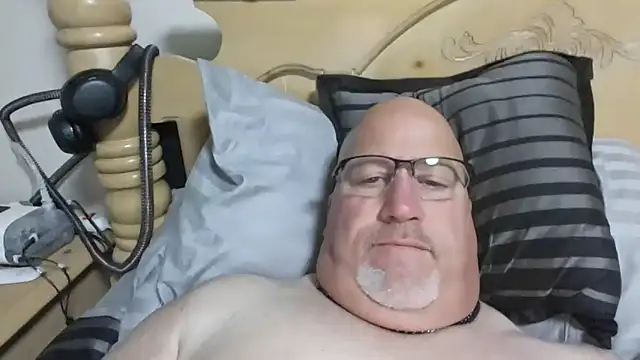 Snapshot of Bigbear0563 chatting on 10-27-25, 05:55 Bigbear0563 online show from 10-27-25, 05:55