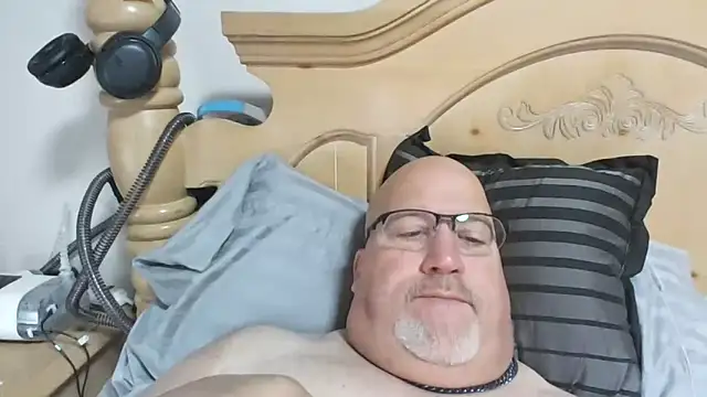 Snapshot of Bigbear0563 chatting on 11-18-25, 05:17 Bigbear0563 online show from 11-18-25, 05:17