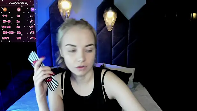 Snapshot of StephanieSweety chatting on 03-02-25, 07:34 StephanieSweety online show from 03-02-25, 07:34