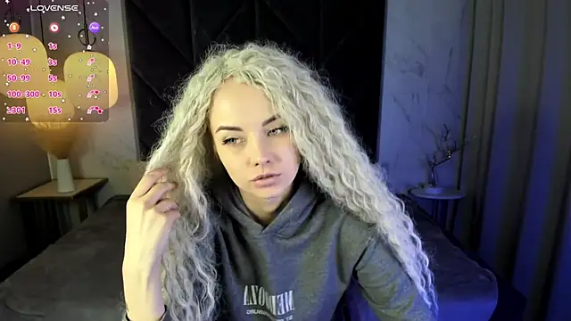 Snapshot of StephanieSweety chatting on 03-17-25, 01:50 StephanieSweety online show from 03-17-25, 01:50