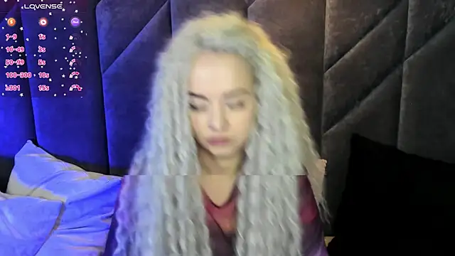 Snapshot of StephanieSweety chatting on 03-19-25, 04:45 StephanieSweety online show from 03-19-25, 04:45