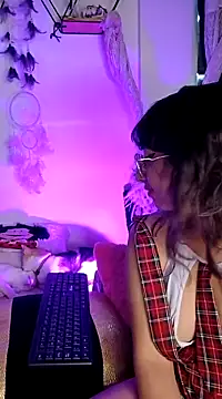Snapshot of Piafisher1 chatting on 03-15-25, 04:10 Piafisher1 online show from 03-15-25, 04:10