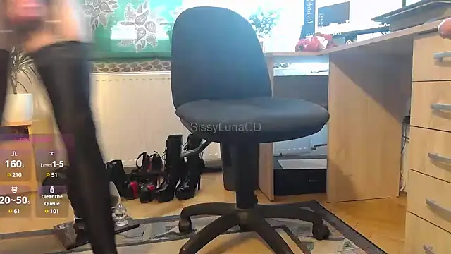 Snapshot of SissyLunaCD chatting on 01-27-25, 08:40 SissyLunaCD online show from 01-27-25, 08:40