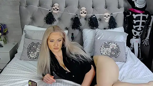 Snapshot of IsabellaDeRosa chatting on 10-28-25, 09:46 IsabellaDeRosa online show from 10-28-25, 09:46