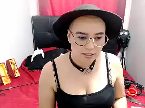 Snapshot of TamySweetness chatting on 12-23-24, 07:20 TamySweetness online show from 12-23-24, 07:20