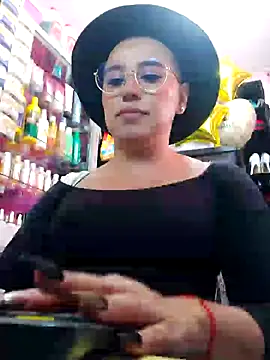 Snapshot of TamySweetness chatting on 01-18-25, 06:43 TamySweetness online show from 01-18-25, 06:43