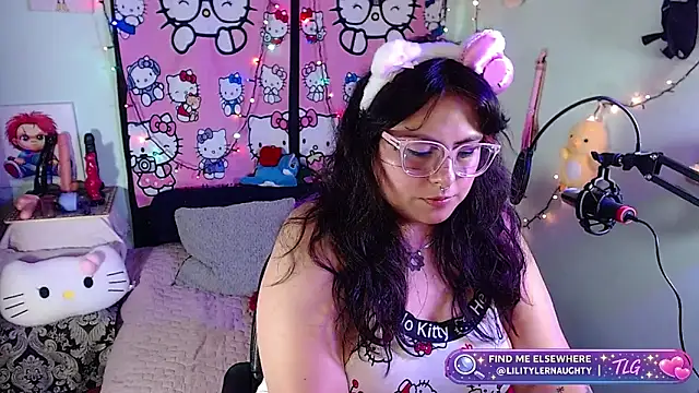 Snapshot of _lilith_heavy chatting on 08-02-26, 12:36 lilith heavy online show from 08-02-26, 12:36