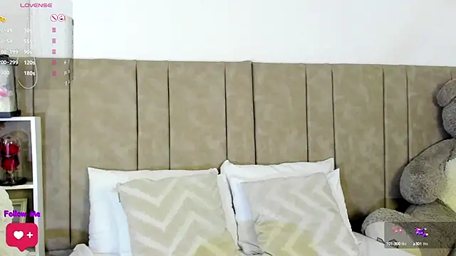 Snapshot of Isabellacharm chatting on 02-23-25, 07:17 Isabellacharm online show from 02-23-25, 07:17