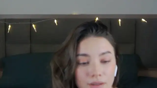 sinthiaroze online show from 02-28-25, 07:35