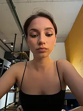 sinthiaroze online show from 09-19-25, 07:58