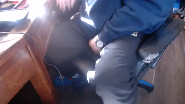 Snapshot of GingerSnappUSA chatting on 11-04-25, 03:11 GingerSnappUSA online show from 11-04-25, 03:11