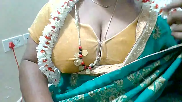 Snapshot of archanatelugu9 chatting on 09-10-25, 12:49 archanatelugu9 online show from 09-10-25, 12:49