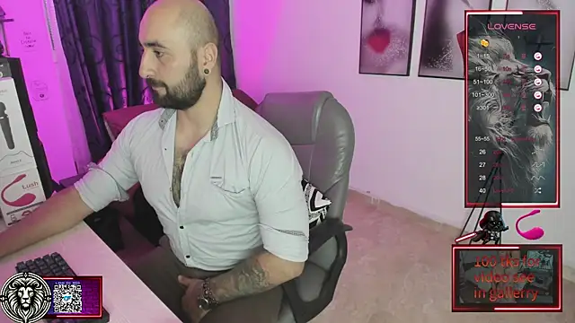 Snapshot of Leon_1234 chatting on 01-15-25, 10:35 Leon 1234 online show from 01-15-25, 10:35