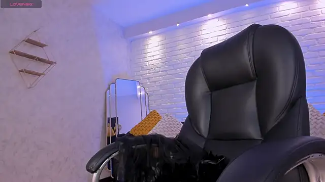 BiancaPierce online show from 10-31-25, 12:17