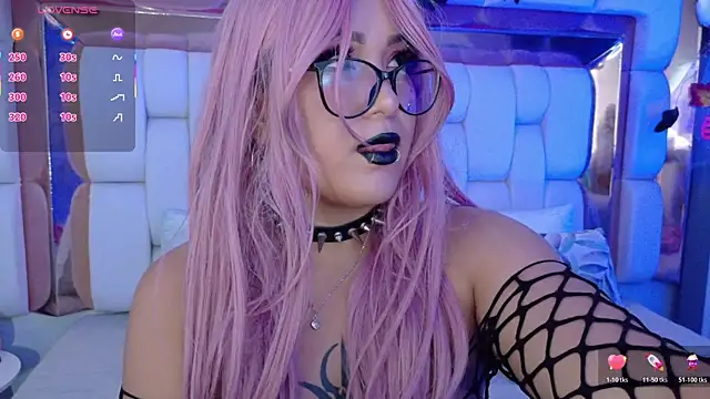 valkiria moore online show from 10-18-25, 07:58