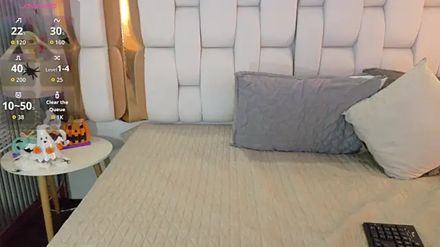 valkiria moore online show from 10-20-25, 08:09