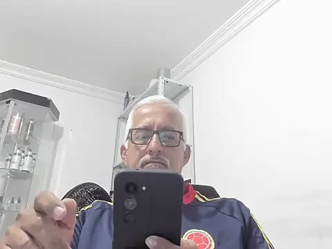 cenizo10124 online show from 12-21-25, 11:12