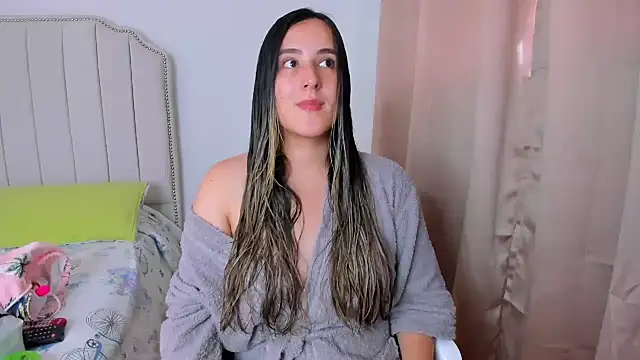 Snapshot of Hanna86 chatting on 10-28-25, 05:26 Hanna86 online show from 10-28-25, 05:26