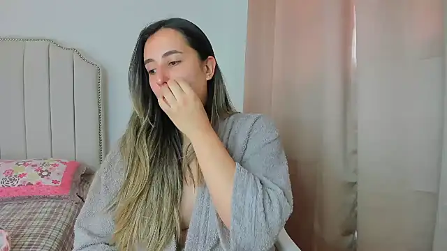 Snapshot of Hanna86 chatting on 11-21-25, 05:00 Hanna86 online show from 11-21-25, 05:00