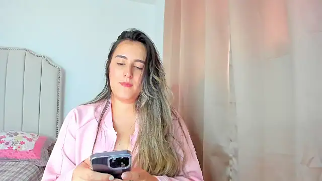 Snapshot of Hanna86 chatting on 11-24-25, 07:02 Hanna86 online show from 11-24-25, 07:02