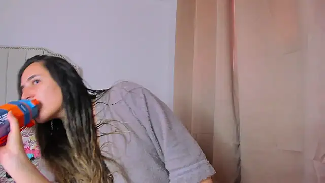 Snapshot of Hanna86 chatting on 11-27-25, 08:22 Hanna86 online show from 11-27-25, 08:22